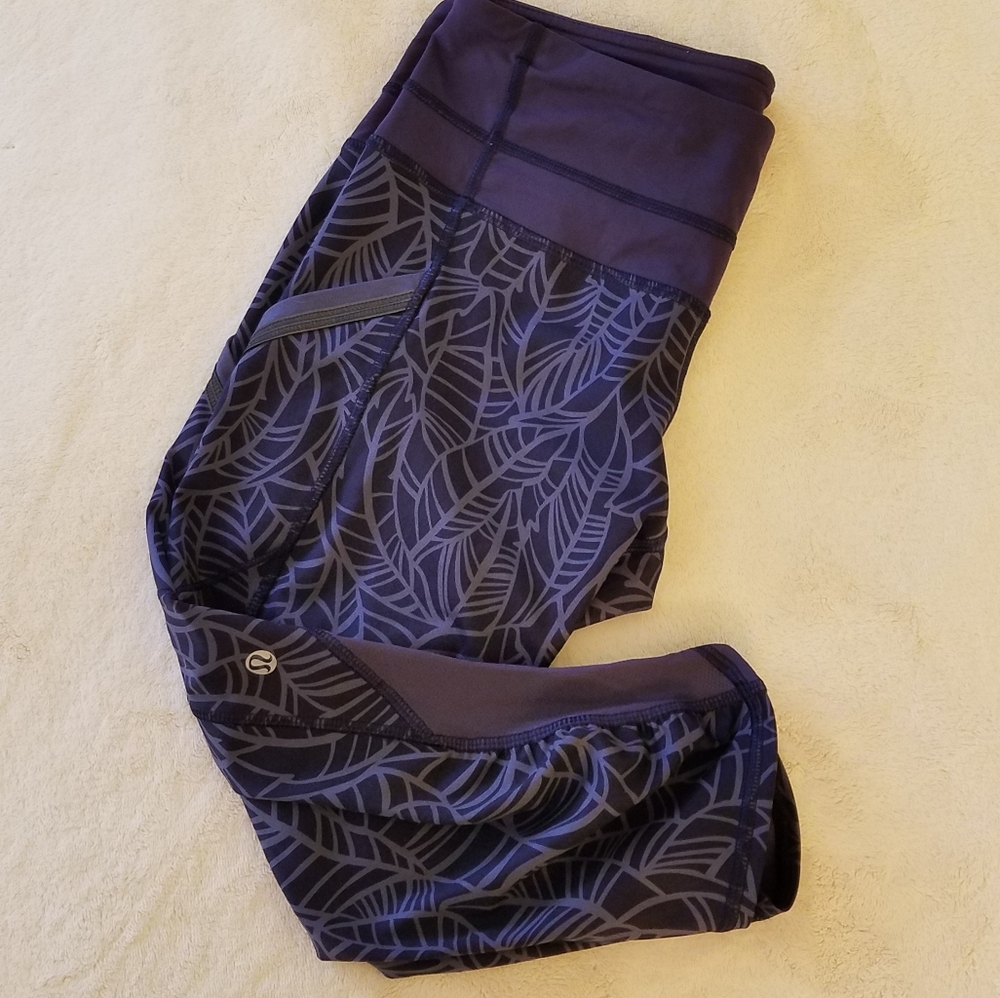 6 Lululemon purple leaf print cropped leggings